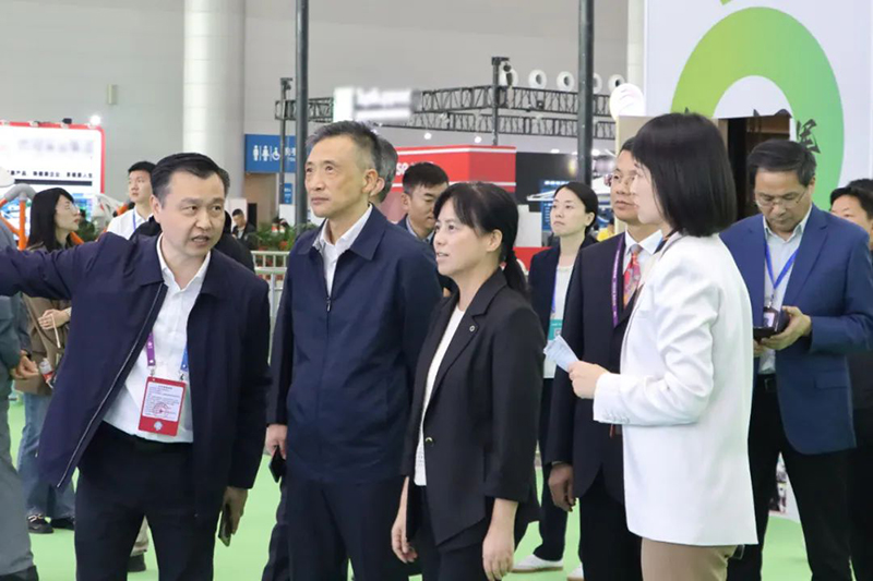 嘉宾来新澳六开彩天天开好彩大全展位参观 嘉宾来新澳六开彩天天开好彩大全展位参观