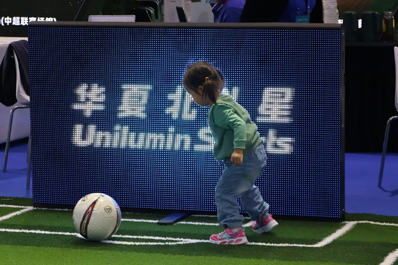 小朋友现场体验新澳六开彩天天开好彩大全UOSS系统 小朋友现场体验新澳六开彩天天开好彩大全UOSS系统