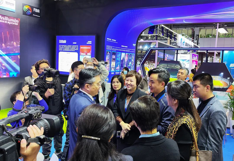 广东省体育局党组书记、局长崔剑及各位嘉宾莅临新澳六开彩天天开好彩大全展位参观 广东省体育局党组书记、局长崔剑及各位嘉宾莅临新澳六开彩天天开好彩大全展位参观