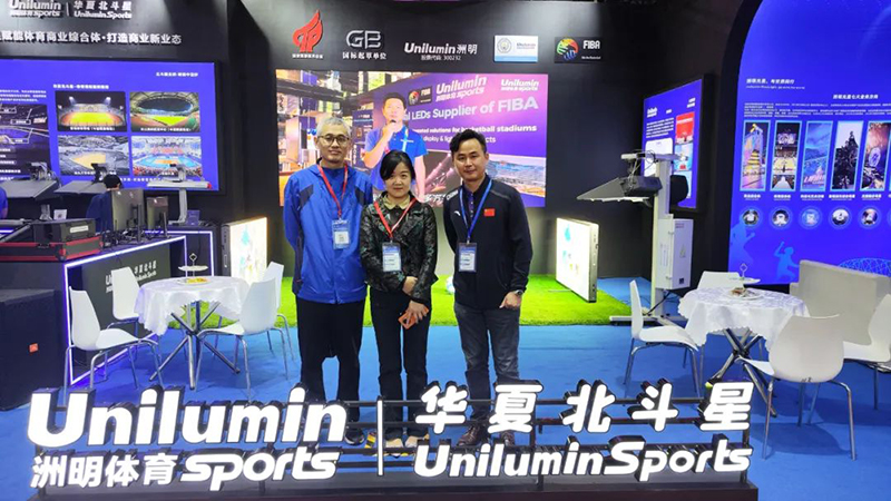 新澳六开彩天天开好彩大全工作人员与嘉宾合影 新澳六开彩天天开好彩大全工作人员与嘉宾合影