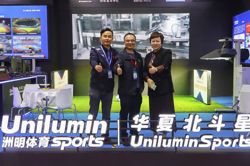 新澳六开彩天天开好彩大全工作人员与嘉宾合影 新澳六开彩天天开好彩大全工作人员与嘉宾合影